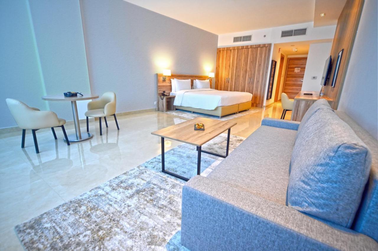 Pyramisa Hotel Apartments Dubai Exterior foto
